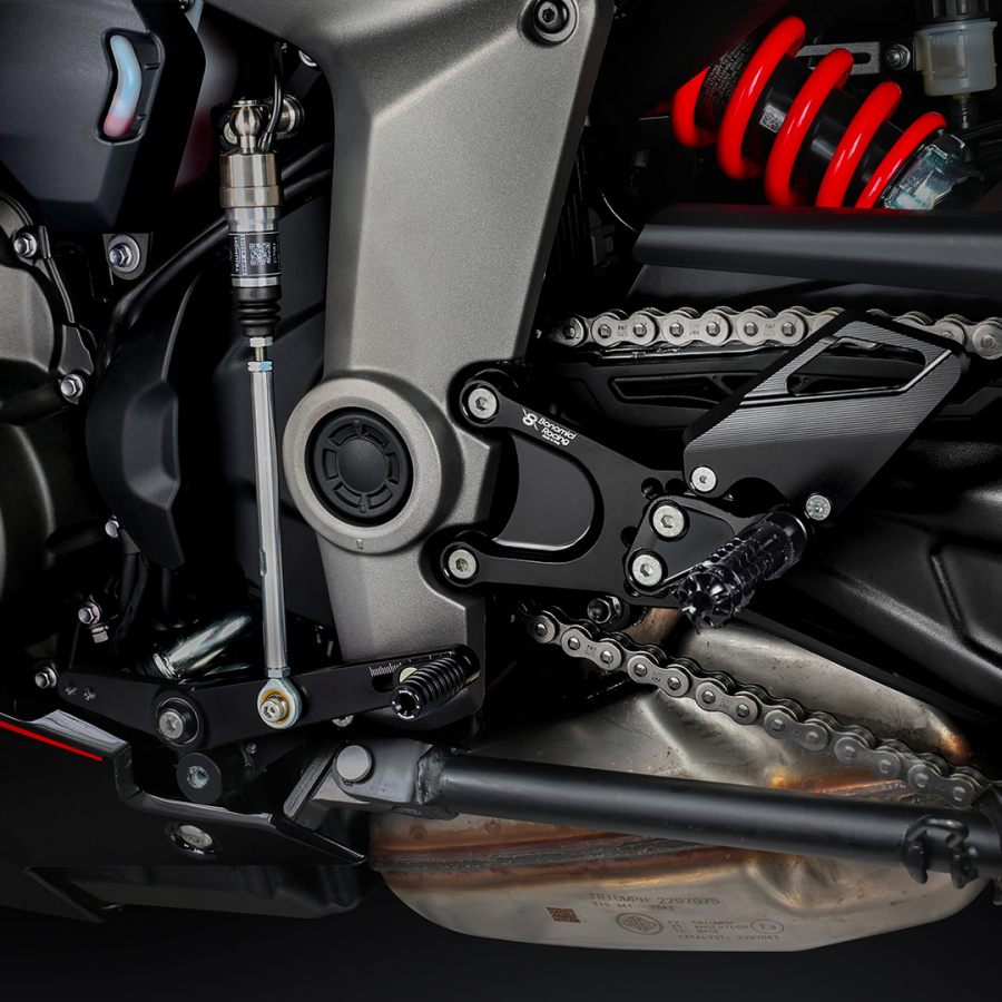 TH10-Rearsets-Triumph-Daytona-660